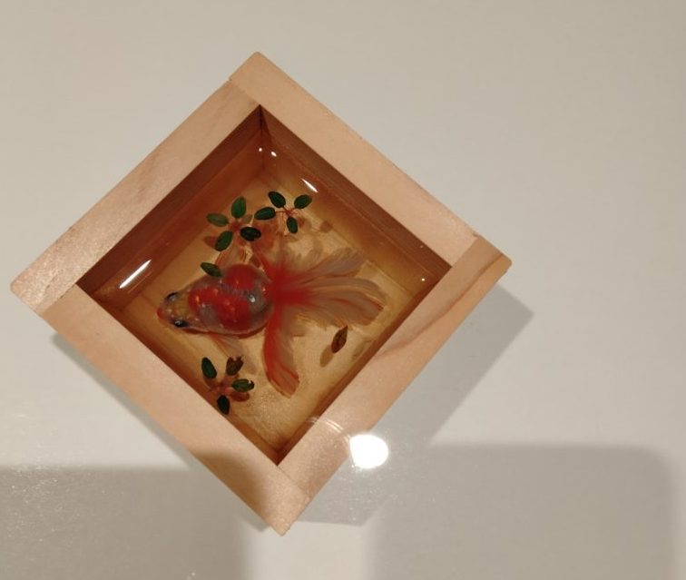 深堀隆介「金魚酒　命名　鈴夏」