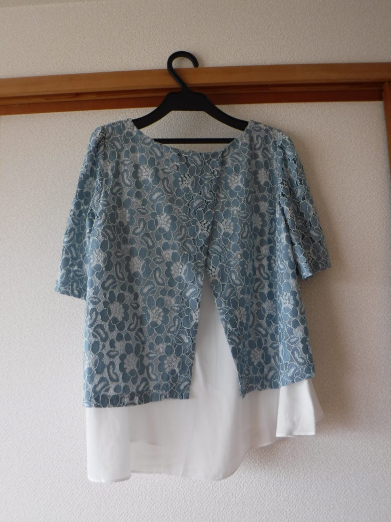 アールカワイイ６月の服　トップス①BACK