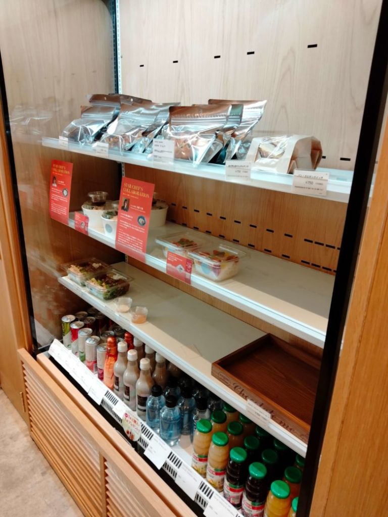 ゴディバカフェ　冷蔵ケース