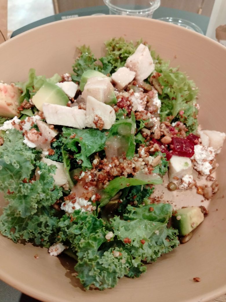 ゴディバカフェ具沢山サラダ接写