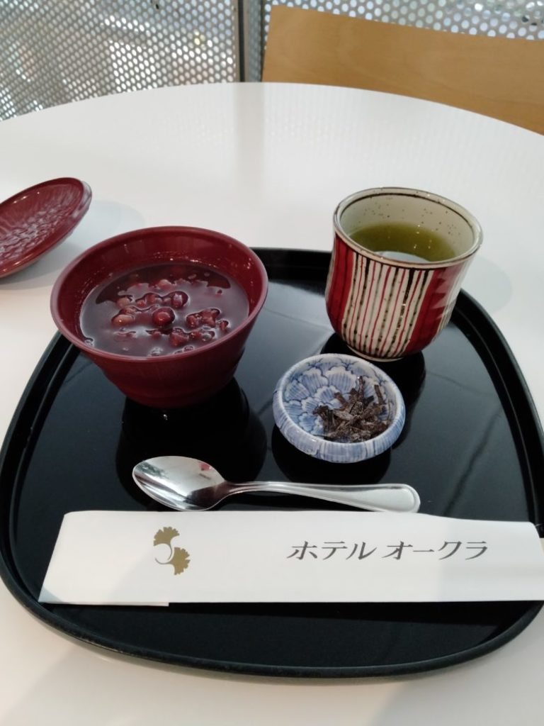 芸大美術館カフェの冷やしぜんざい