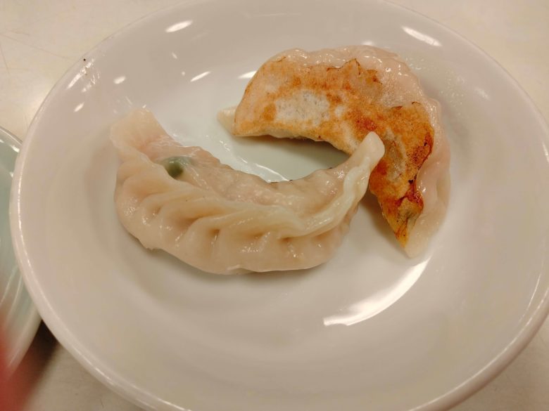 中園亭　餃子接写