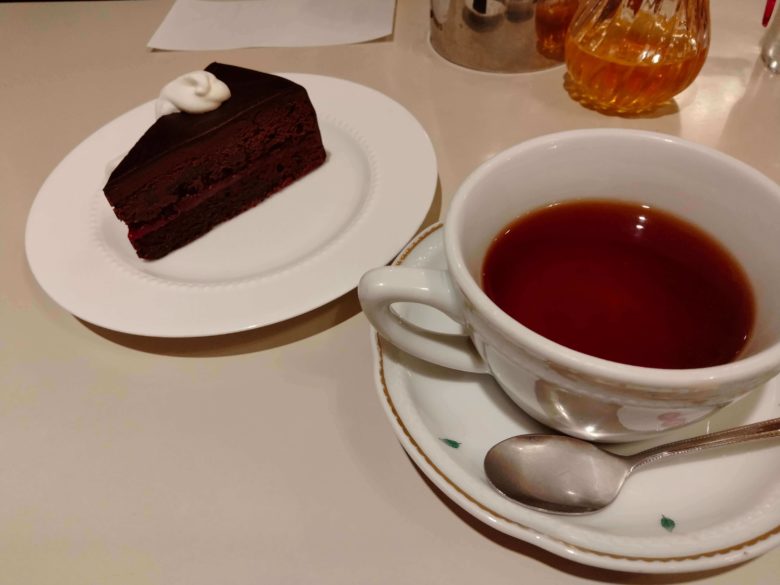 コーヒーベリーティーとザッハトルテ