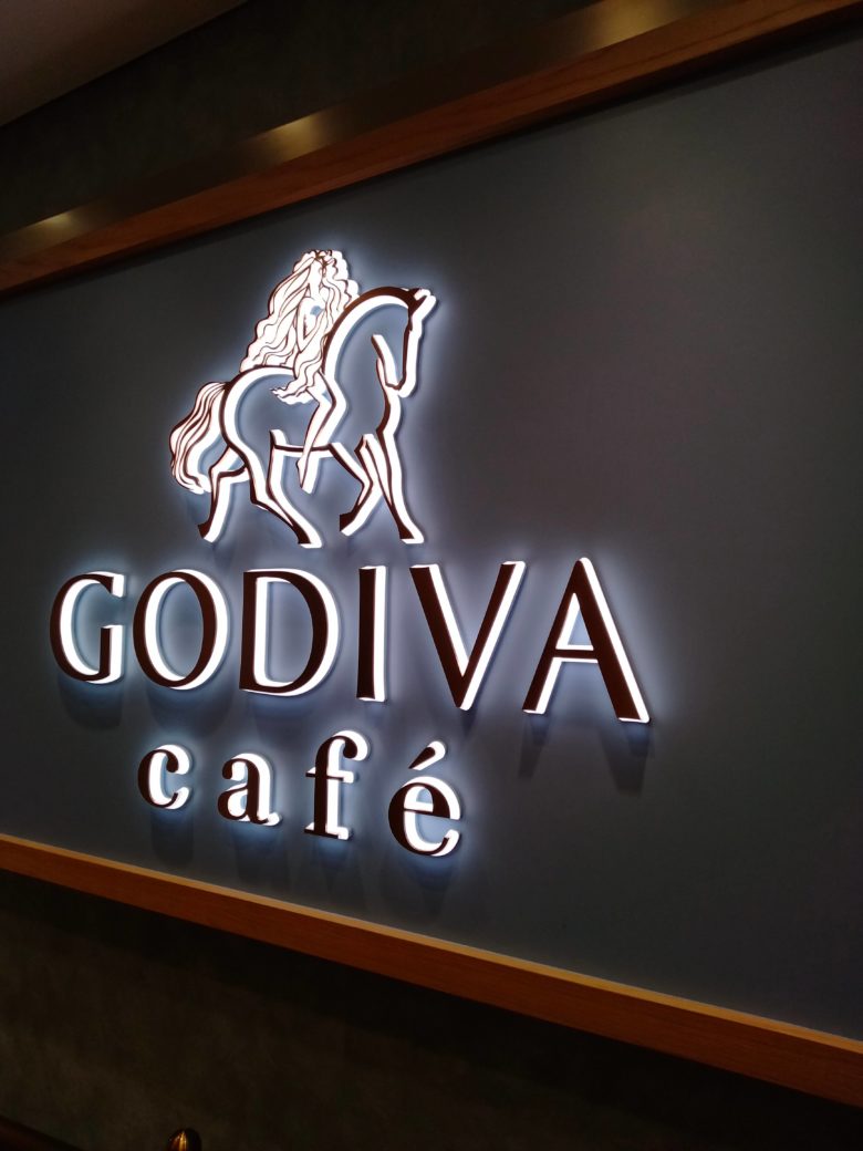 GODIVA café Tokyo看板