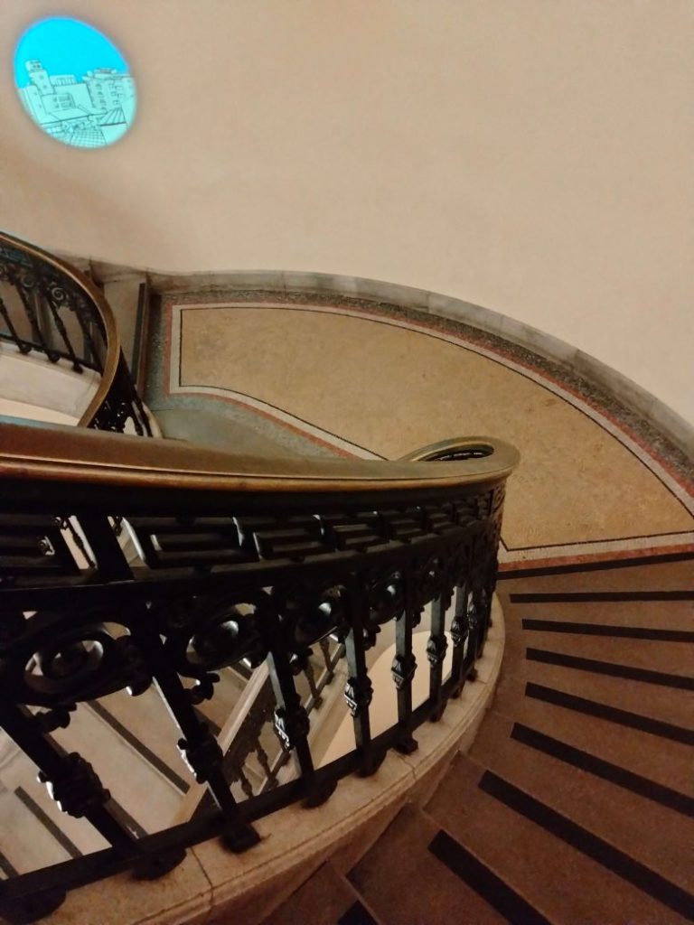 東京国立博物館表慶館　階段と手すり